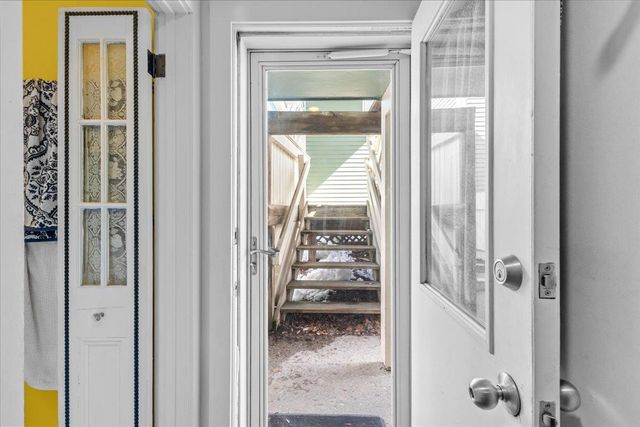 62 Lakeview Ter Apt B, Burlington, VT 05401