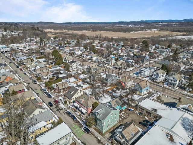 62 Lakeview Ter Apt B, Burlington, VT 05401
