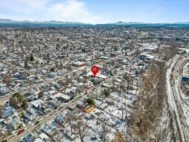 62 Lakeview Ter Apt B, Burlington, VT 05401