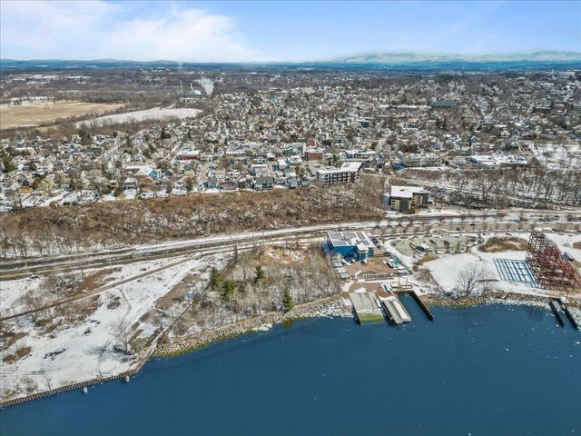 62 Lakeview Ter Apt B, Burlington, VT 05401