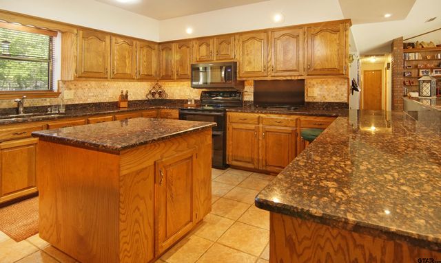 227 Private Rd 5885, Yantis, TX 75497