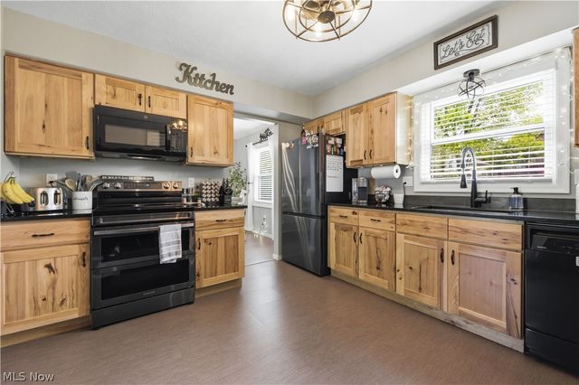 488 Woodlake Drive, Medina, OH 44256