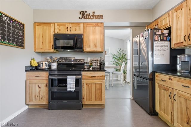 488 Woodlake Drive, Medina, OH 44256