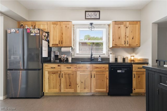 488 Woodlake Drive, Medina, OH 44256