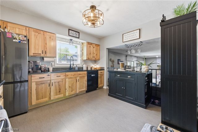 488 Woodlake Drive, Medina, OH 44256