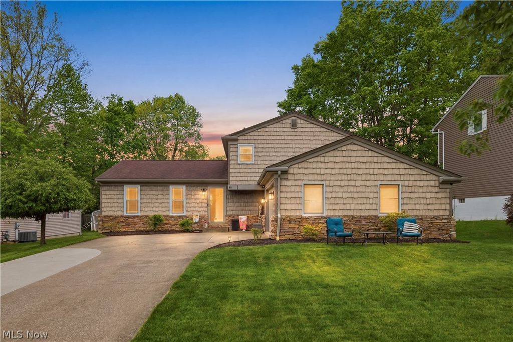 488 Woodlake Drive, Medina, OH 44256