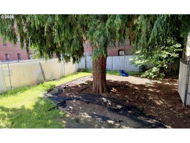 722 Ne COUCH St, Portland, OR 97232