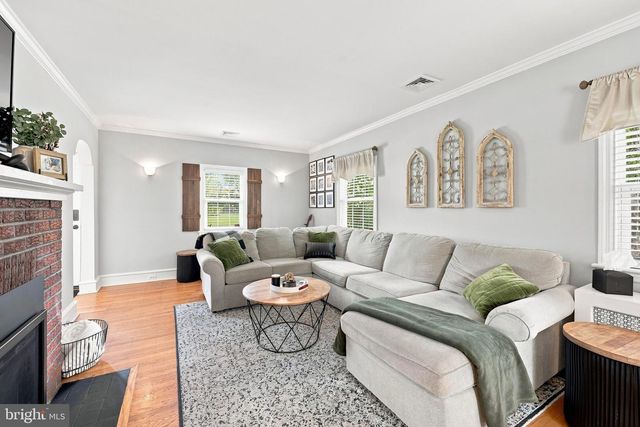 925 GILBERT RD, Cheltenham, PA 19012