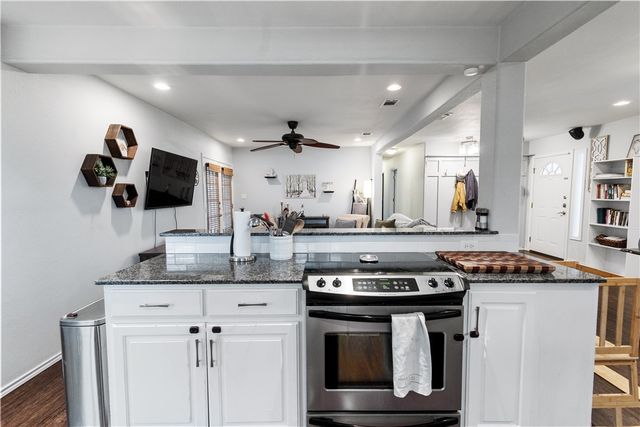 904 Lyndale St, Kingsville, TX 78363