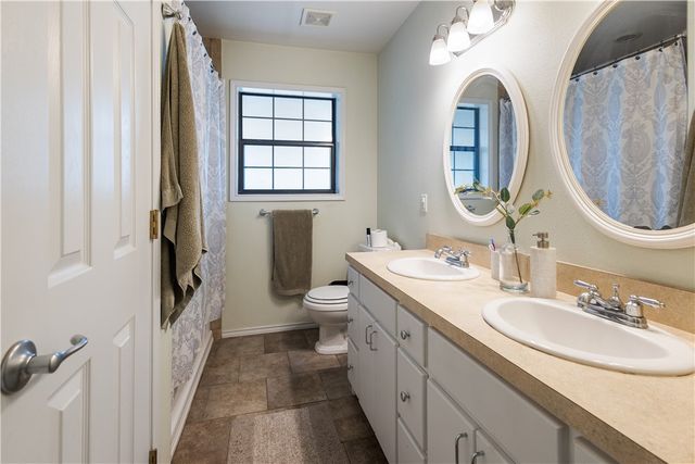 904 Lyndale St, Kingsville, TX 78363