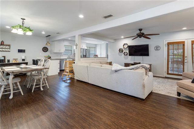 904 Lyndale St, Kingsville, TX 78363