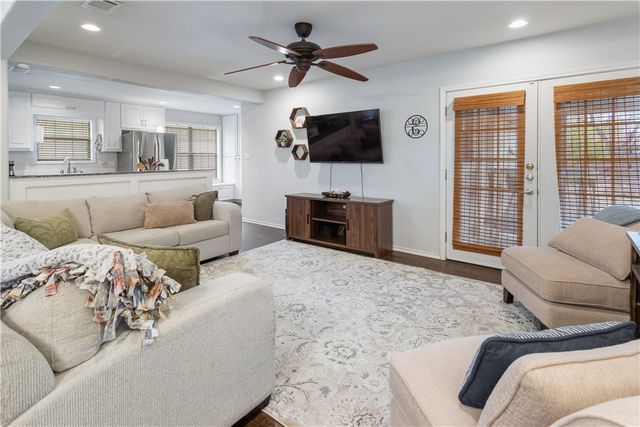 904 Lyndale St, Kingsville, TX 78363