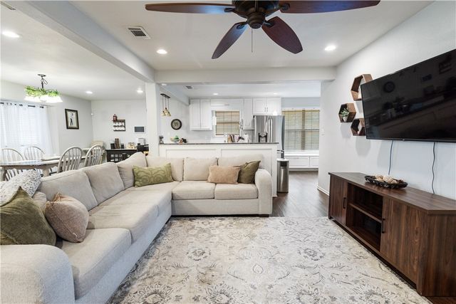 904 Lyndale St, Kingsville, TX 78363