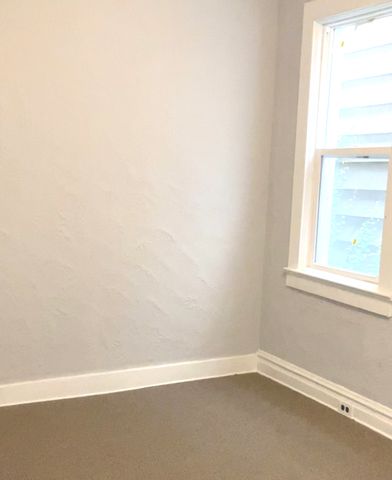 1247 Victoria Avenue, North Chicago, IL 60064