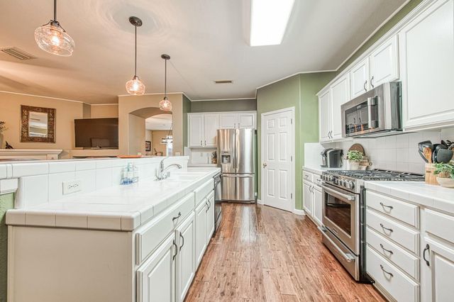 2741 Buckingham Avenue, Clovis, CA 93611