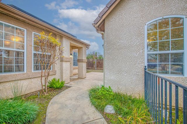 2741 Buckingham Avenue, Clovis, CA 93611