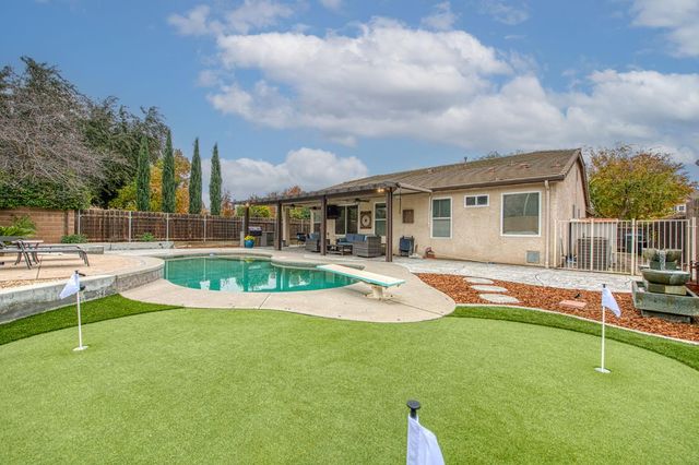 2741 Buckingham Avenue, Clovis, CA 93611