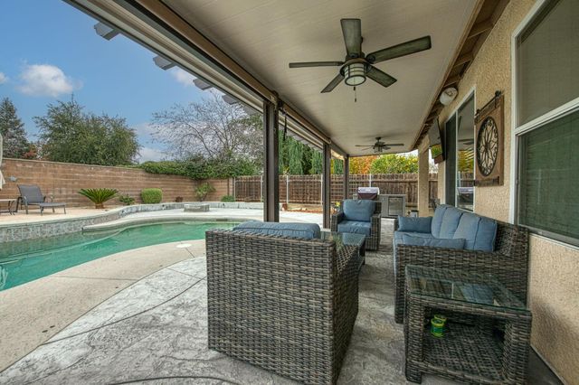 2741 Buckingham Avenue, Clovis, CA 93611