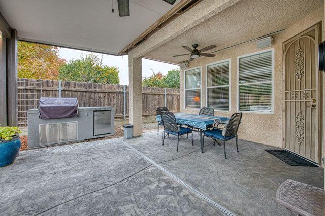 2741 Buckingham Avenue, Clovis, CA 93611