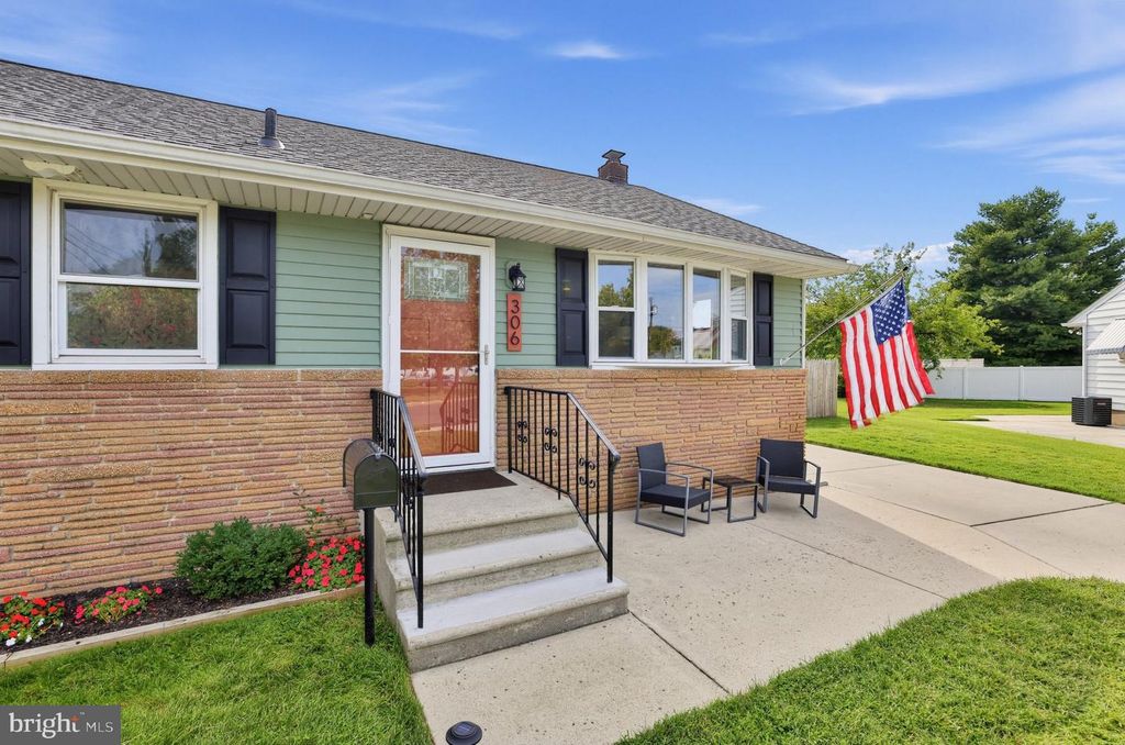 306 VETERANS DR, PALMYRA, NJ 08065 — photo 2