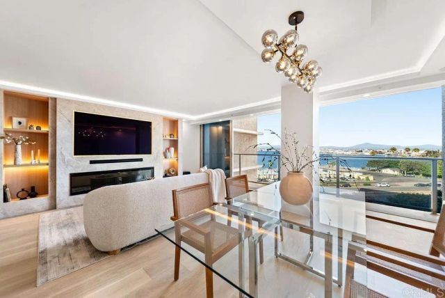 1820 Avenida Del Mundo 506, Coronado, CA 92118