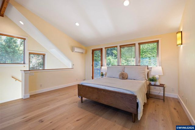 2089 Graham Dr, Eugene, OR 97405