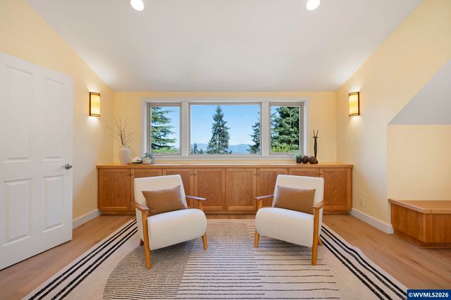 2089 Graham Dr, Eugene, OR 97405