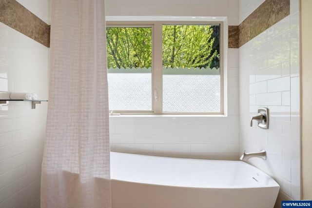 2089 Graham Dr, Eugene, OR 97405