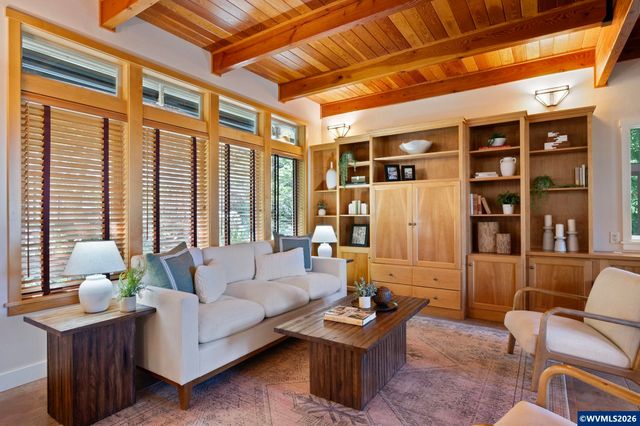 2089 Graham Dr, Eugene, OR 97405