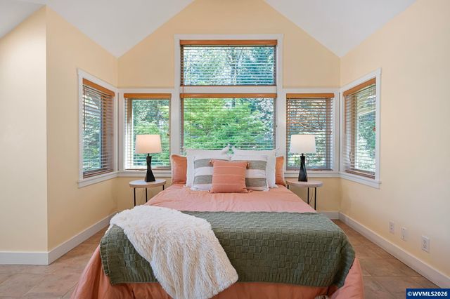 2089 Graham Dr, Eugene, OR 97405