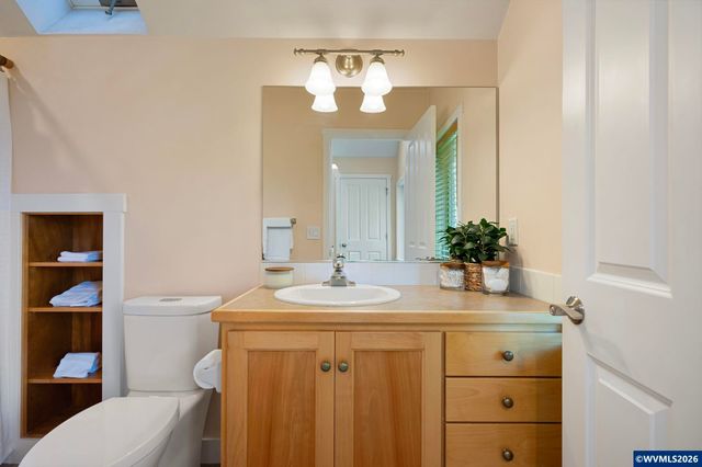 2089 Graham Dr, Eugene, OR 97405