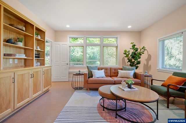 2089 Graham Dr, Eugene, OR 97405