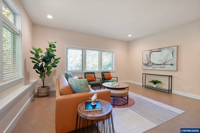 2089 Graham Dr, Eugene, OR 97405