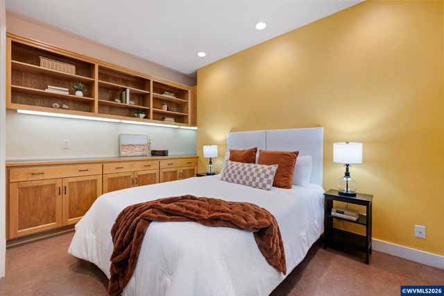 2089 Graham Dr, Eugene, OR 97405