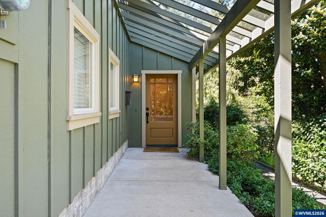 2089 Graham Dr, Eugene, OR 97405