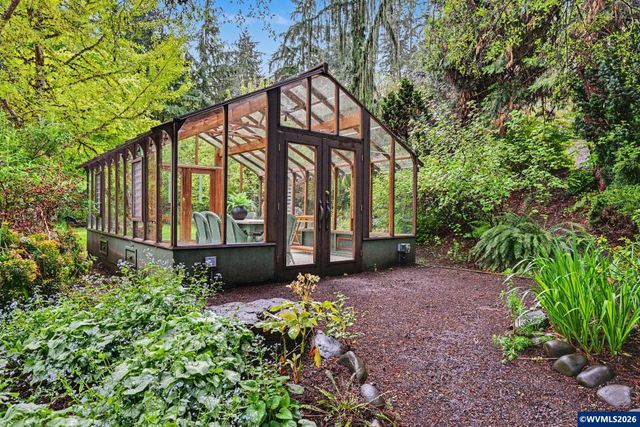 2089 Graham Dr, Eugene, OR 97405