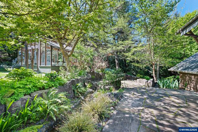 2089 Graham Dr, Eugene, OR 97405