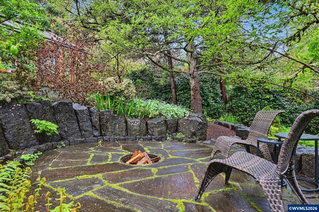 2089 Graham Dr, Eugene, OR 97405