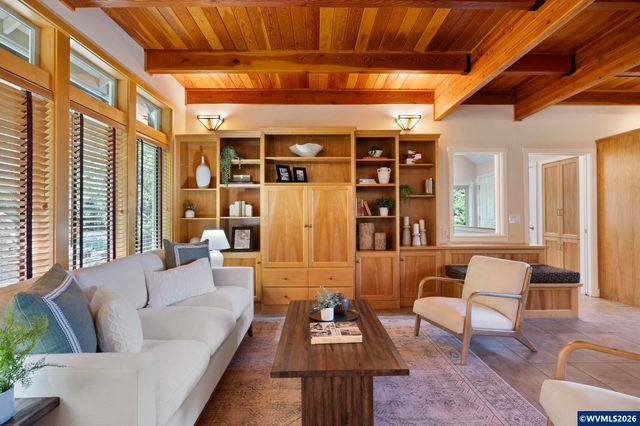 2089 Graham Dr, Eugene, OR 97405