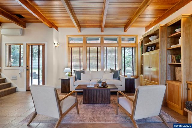 2089 Graham Dr, Eugene, OR 97405