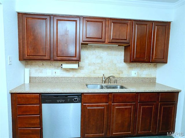 1003 Nobleman Drive, Creve Coeur, MO 63146