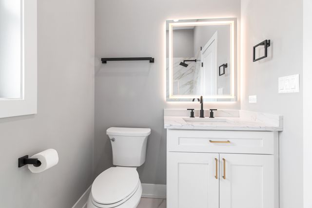 2411 N 77th Avenue, Elmwood Park, IL 60707