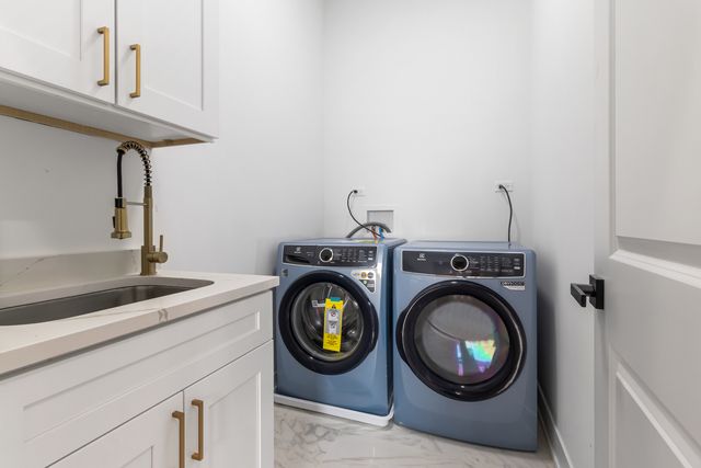 2411 N 77th Avenue, Elmwood Park, IL 60707