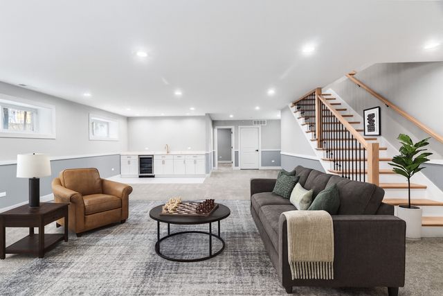 2411 N 77th Avenue, Elmwood Park, IL 60707