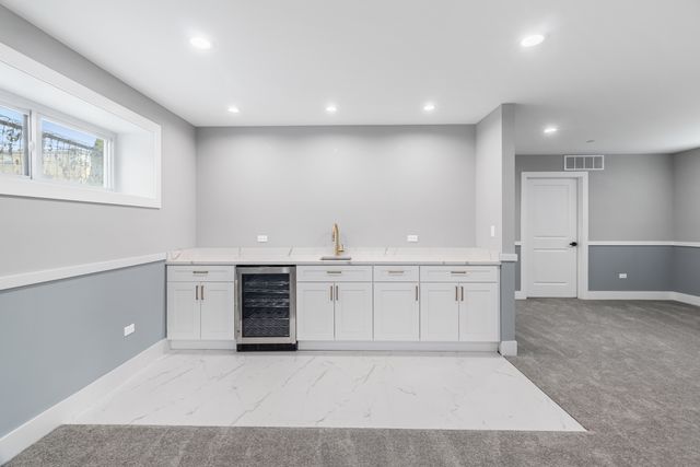 2411 N 77th Avenue, Elmwood Park, IL 60707