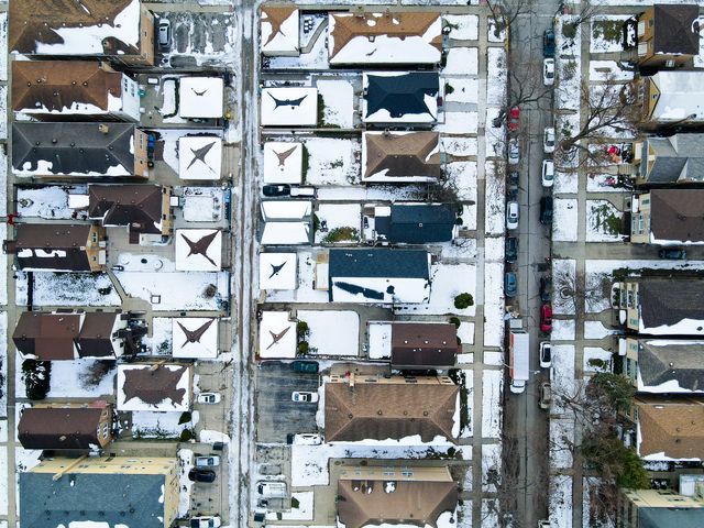 2411 N 77th Avenue, Elmwood Park, IL 60707