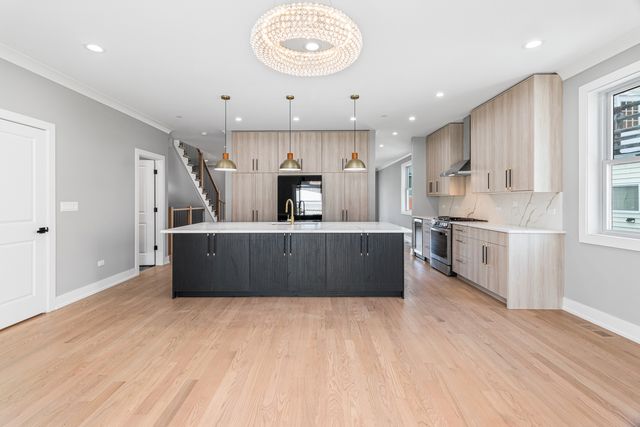 2411 N 77th Avenue, Elmwood Park, IL 60707