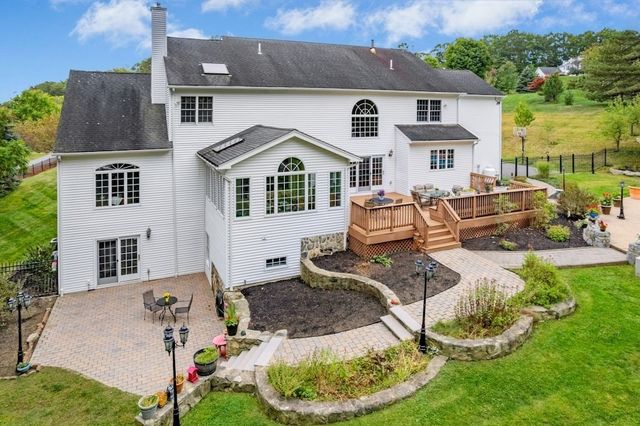 25 Valley View Drive, Grafton, MA 01536