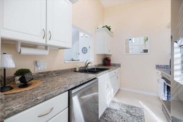 702 WHITE PINE TREE ROAD 72, Venice, FL 34285