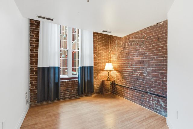 470 Silver St Apt 206, Manchester, NH 03103